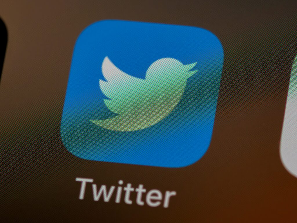 Efek Viral Itu Bisa Dibuat: Rahasia di Balik Jasa Trending Topik di Media Sosial